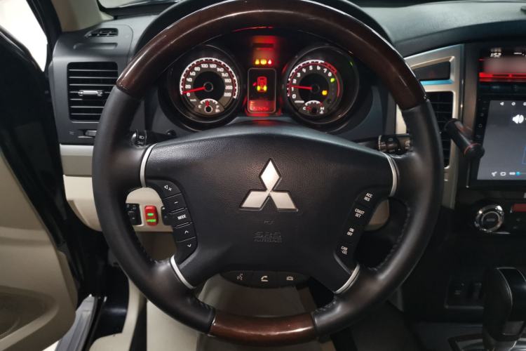 Used Mitsubishi Pajero 2018 V97 3.8L 5-Door GLS Sunroof – Middle East