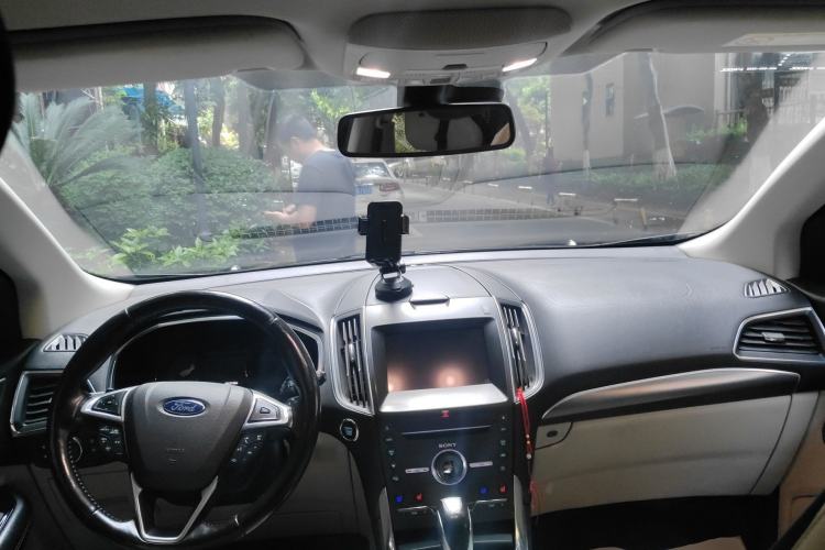 Used Ford Edge 2015 2.0T GTDi Four-Wheel Drive Prestige Model Center Console