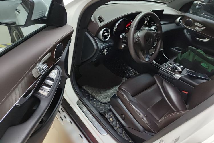 Used Mercedes-Benz GLC 2017 GLC 300 4MATIC Sport Edition Driver Seat