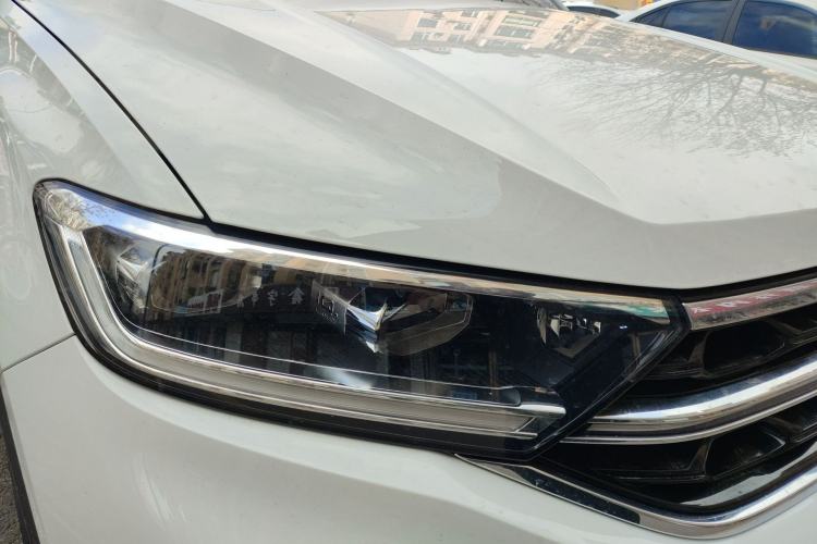 Used Volkswagen T-ROC 2025 Facelifted 300TSI DSG Two-Wheel-Drive Chen Guang Edition Right Front Headlight