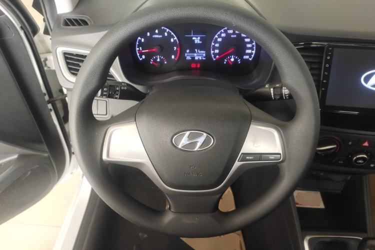 Used Hyundai Verna (new generation) 2016 1.4L Manual Cool Edition GLS Steering Wheel