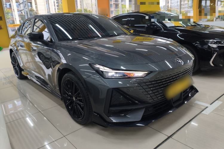 Used CHANGAN UNI-V 2023 1.5T Sport Edition Front Right 45 Deg