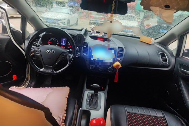 Used Kia K3 2015 1.6L Automatic GLS Center Console