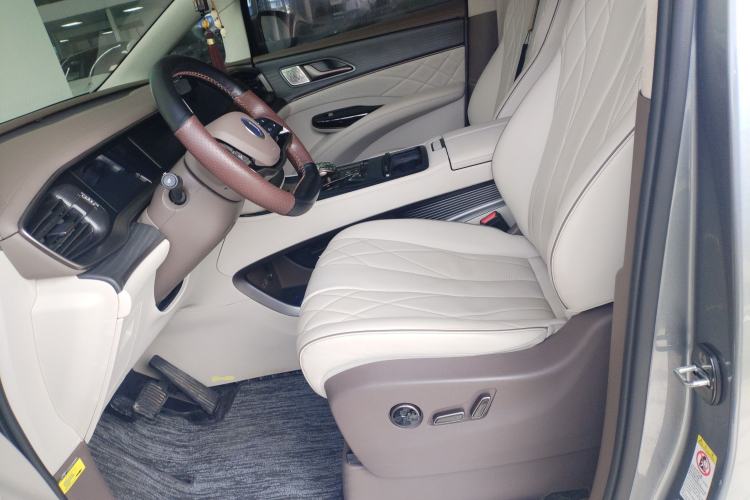 Used Denza D9 2022 DM-i 970 Four-Wheel Drive Flagship Model