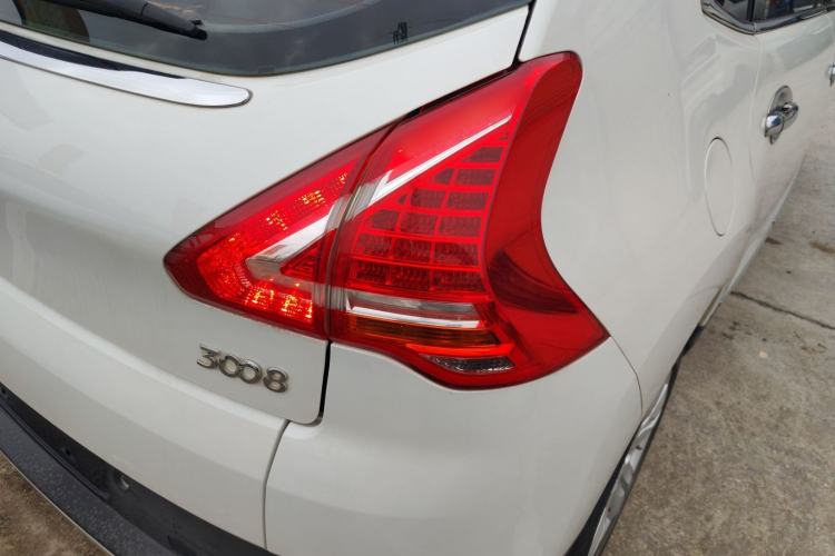 Used Peugeot 3008 2015 2.0L Manual Classic Edition Exterior 3