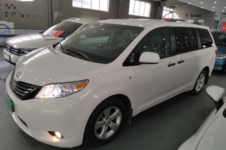 Used Toyota Sienna 2017 3.5L 2WD SE 7-Seater Canadian Version