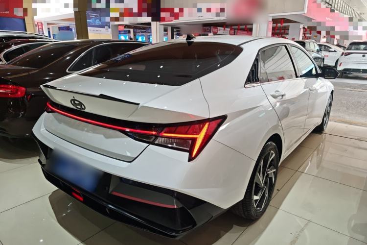 Used Hyundai Elantra 2023 1.5L CVT LUX Prestige Edition Rear Right 45 Deg