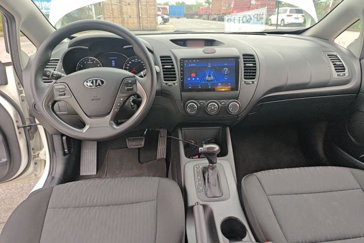 Used Kia K3 2015 1.6L Automatic GL Center Console