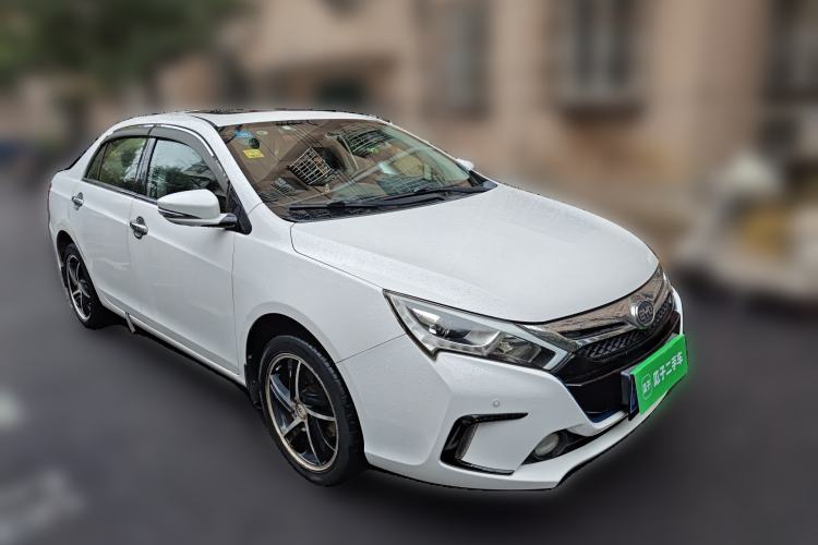 Used BYD Qin New Energy 2014 1.5T Cool Black Knight Flagship Model
