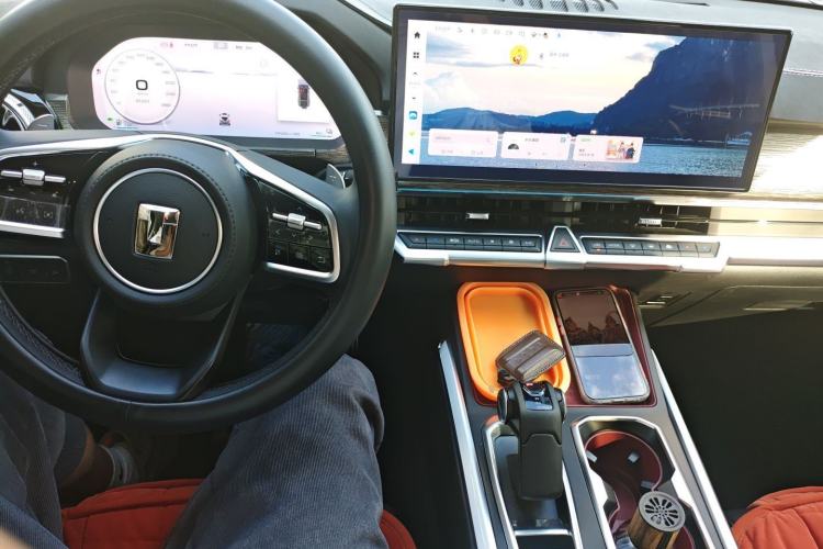 Used Tank 400 New Energy 2024 Hi4-T Off-Road Edition Center Console