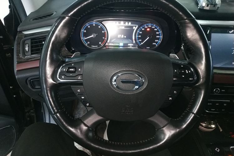 Used GAC Trumpchi GS8 2017 320T Two-Wheel Drive Luxury Smart Connectivity Version (7 Seats)