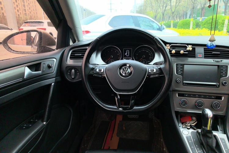 Used Volkswagen Golf 2015 1.4TSI Automatic Luxury Model Steering Wheel