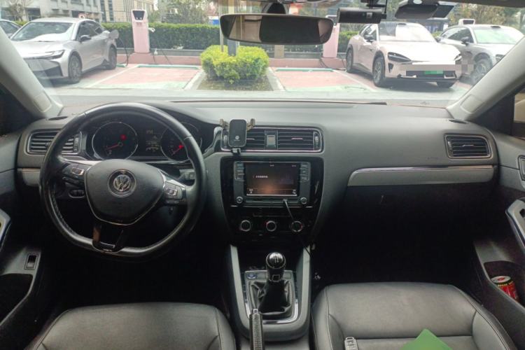 Used Volkswagen Sagitar 2017 1.6L Manual Comfort Model