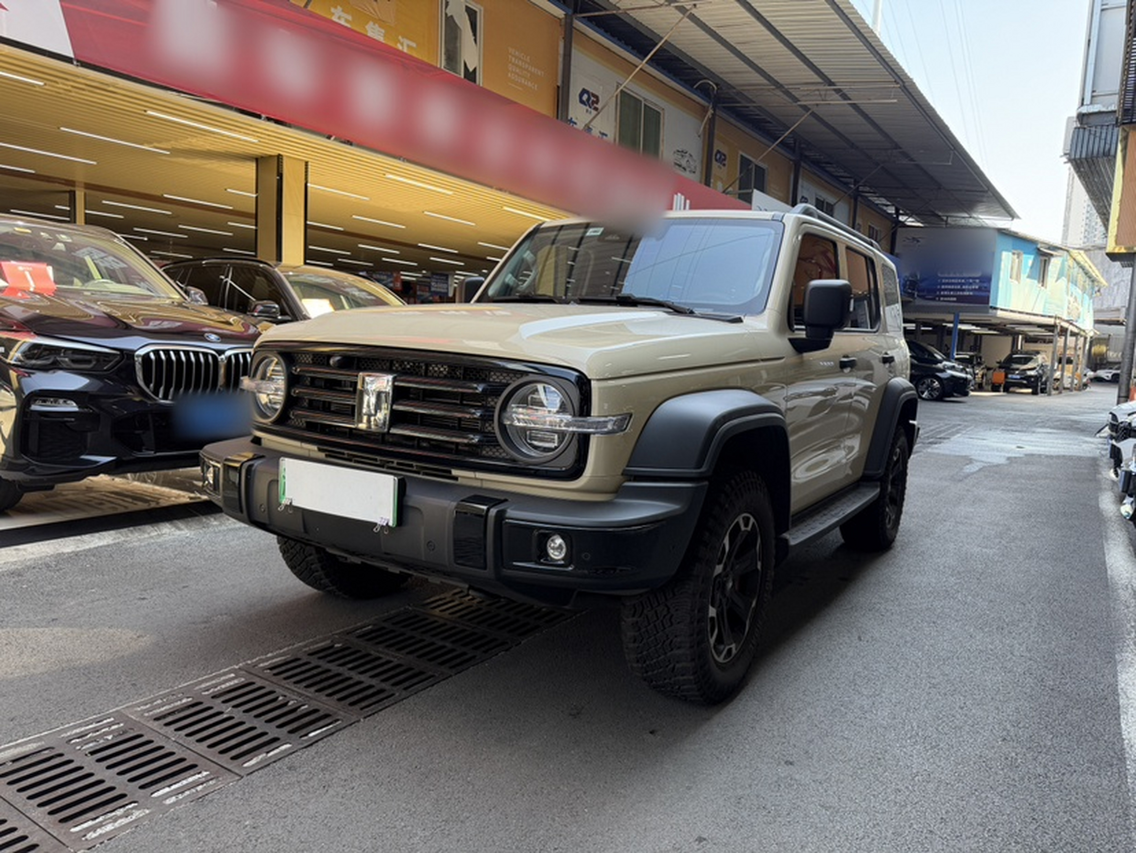 Под передней частью автомобиля