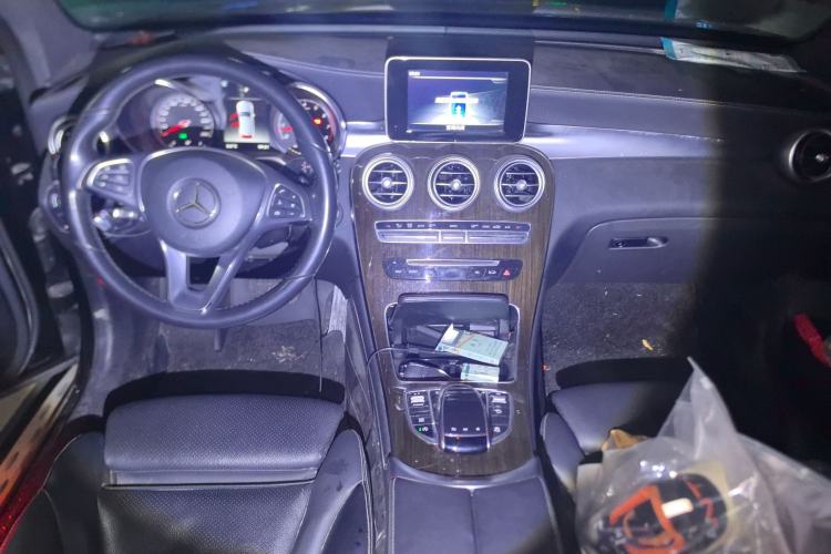 Used Mercedes-Benz GLC 2018 GLC 260 4MATIC Luxury Model Center Console