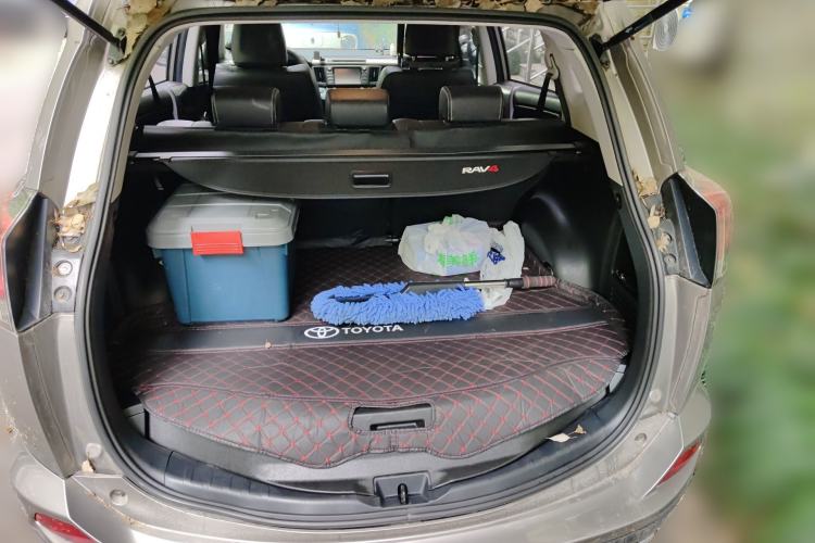 Used Toyota RAV4 2016 2.5L Automatic 4x4 Elite Edition Trunk