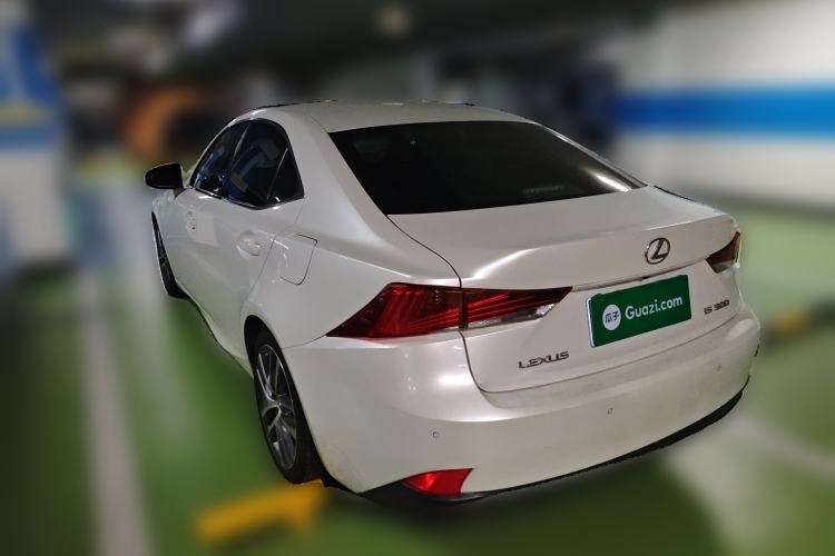 Used Lexus IS 2017 300 Leading Edition
