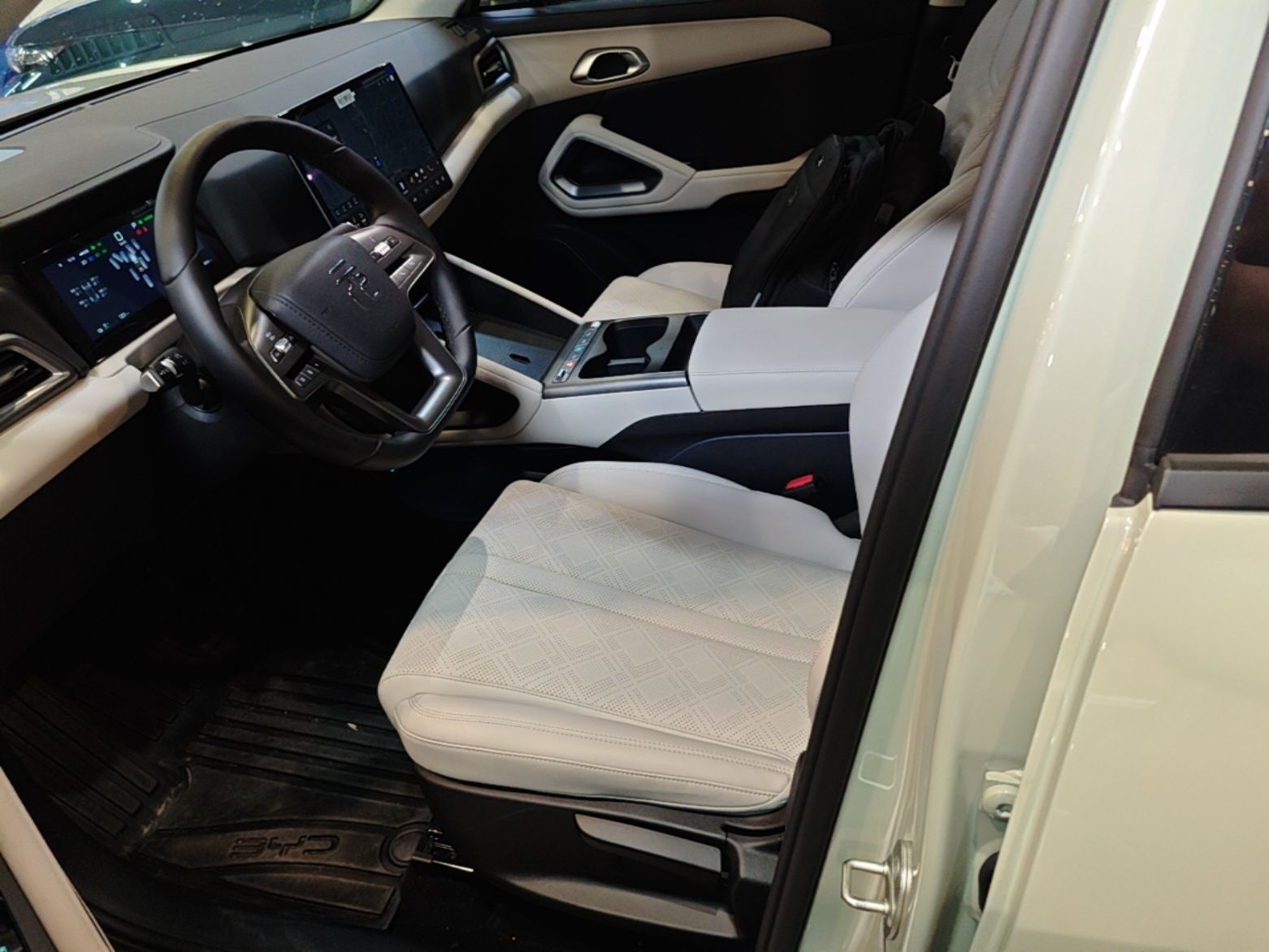 BYD Yuan UP 2025 Intelligent Driving Version 401 KM Dynamic Edition — снимка 17