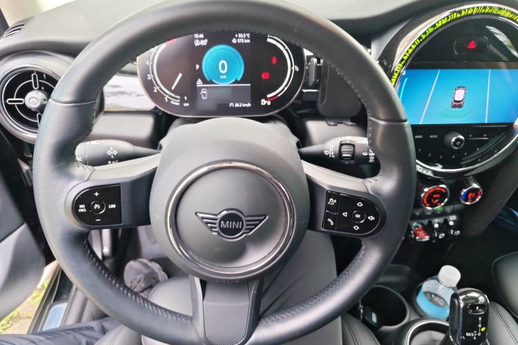 Used MINI 2023 Updated 1.5T COOPER Artist Five-Door Edition Steering Wheel