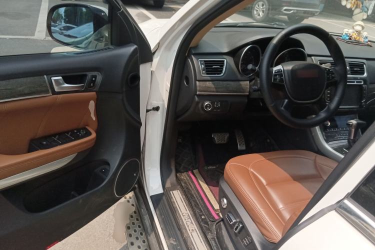 Used Haval H8 2017 2.0T Gasoline Two-Wheel Drive Enjoyment Version Driver Seat