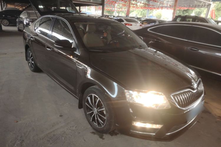 Used Skoda Octavia 2017 1.6L Automatic Smart Drive Edition Front Right 45 Deg