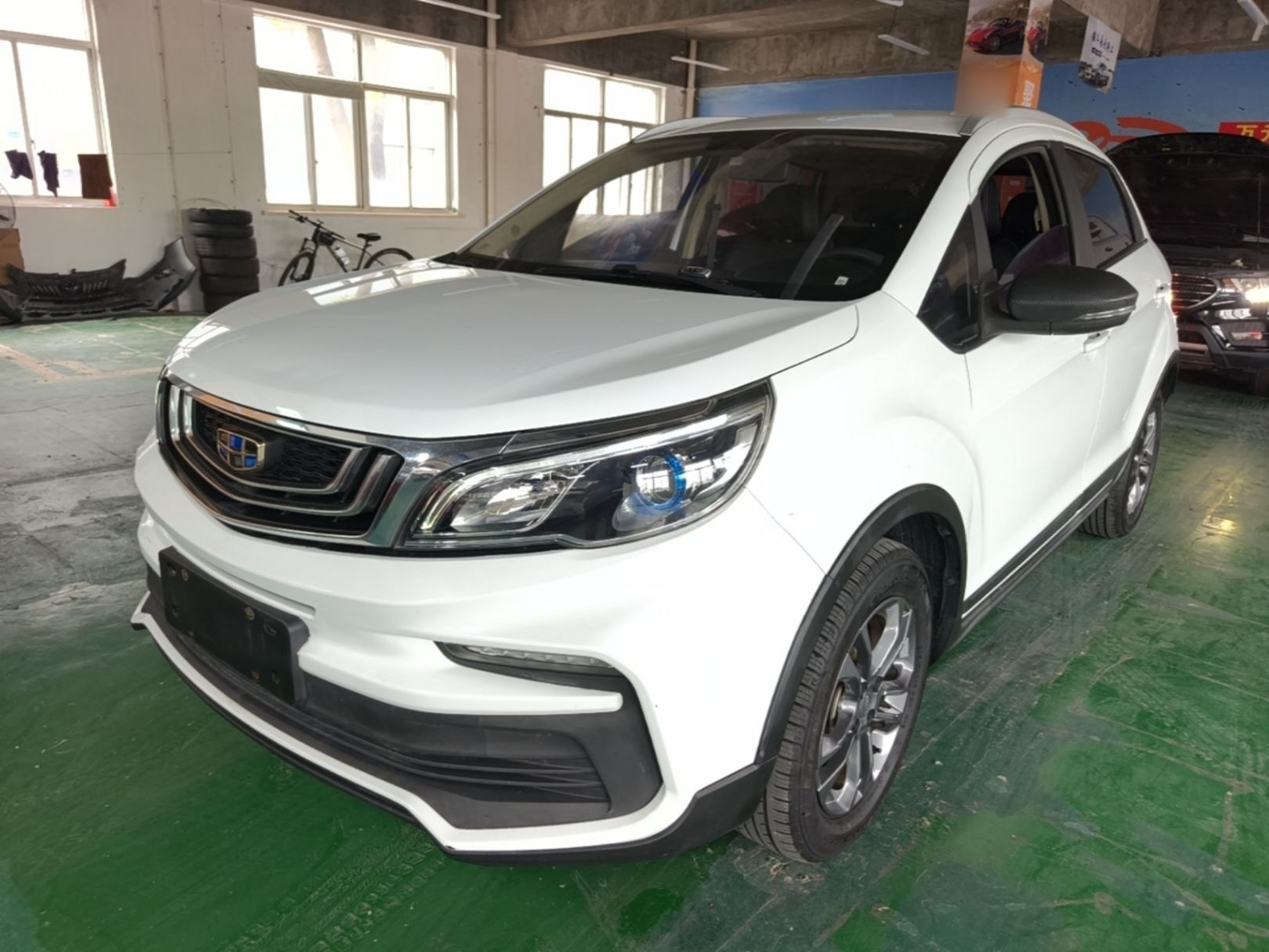 Под передней частью автомобиля