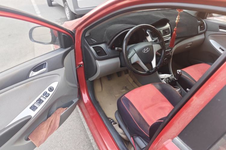 Used Hyundai Verna (older generation) 2010 Sedan 1.4L Manual Comfort GS Driver Seat