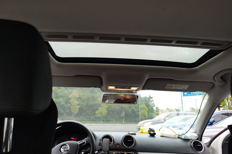 Used Volkswagen Jetta 2017 1.5L Manual Comfort Model Headliner