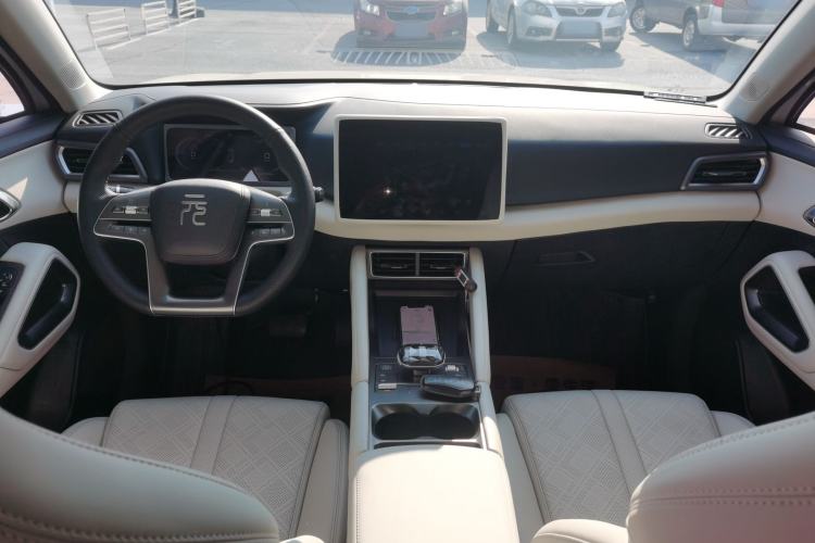 Used BYD Yuan UP 2024 401KM Leading Edition Center Console