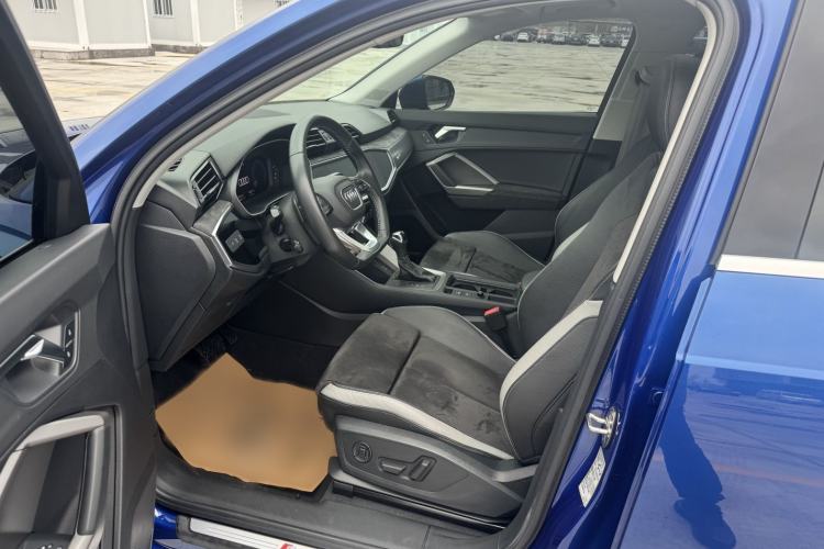 Used Audi Q3 2019 35 TFSI Fashion Dynamic Model Interior 1