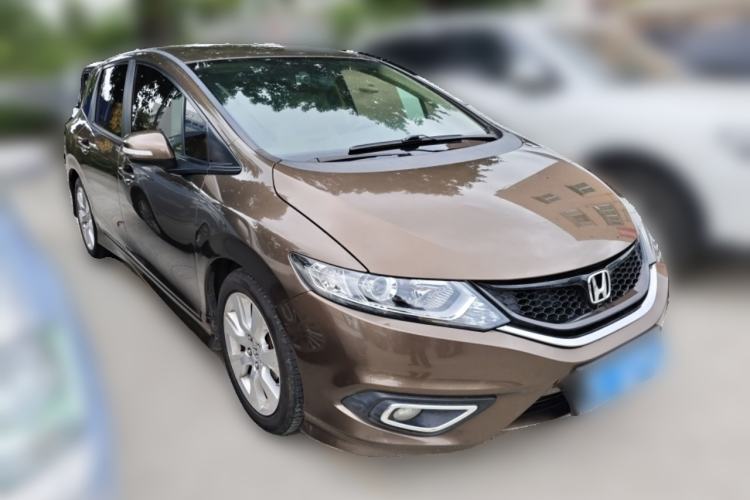 Used Honda Jade 2013 1.8L automatic Comfort version 5 seats Front Right 45 Deg