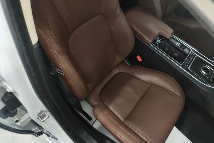 Used Jaguar XFL 2020 XFL 2.0T P250 Four-Wheel Drive Luxury Edition Right Front Seat