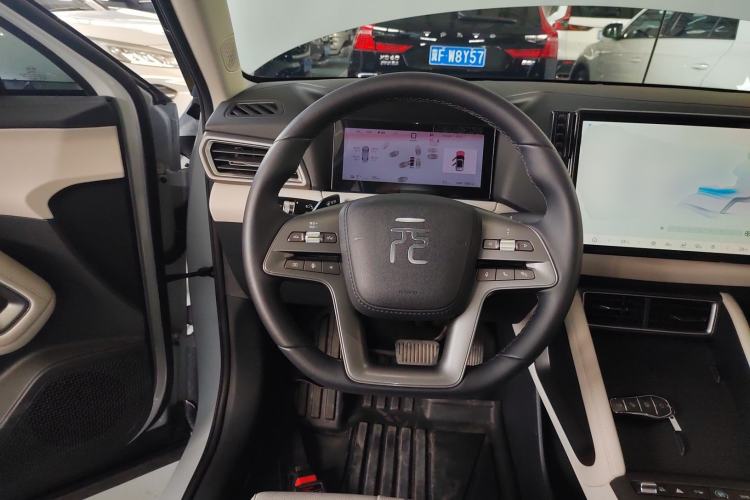 Used BYD Yuan UP 2025 Intelligent Driving Version 401 KM Dynamic Edition Steering Wheel
