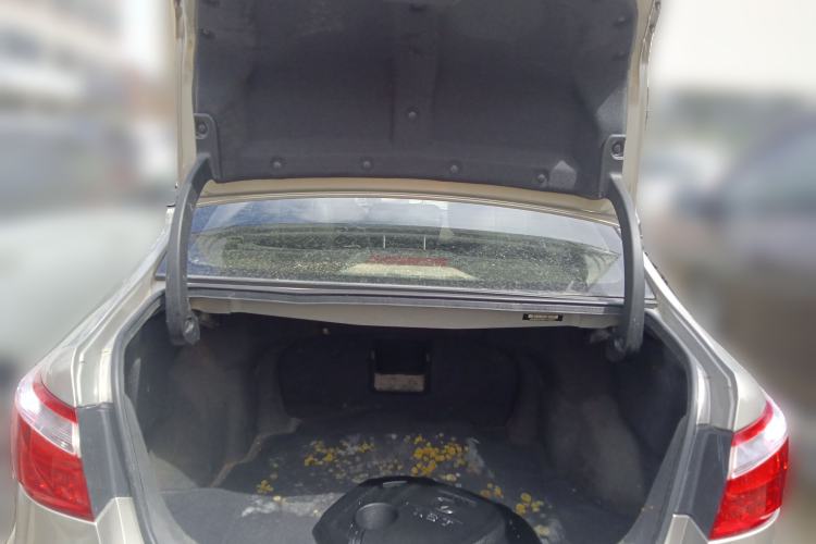 Used CHANGAN Raeton 2014 1.8T Automatic Prestige Anniversary Edition China IV Standard Trunk