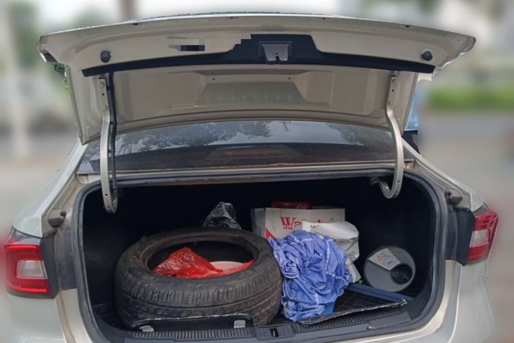 Used Roewe i5 2020 1.5L Automatic 4G Connect Luxury Flagship Edition Trunk