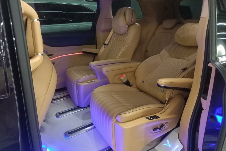 Used VOYAH Dream 2024 PHEV Ultra-Long Range Flagship Edition Left Rear Seat