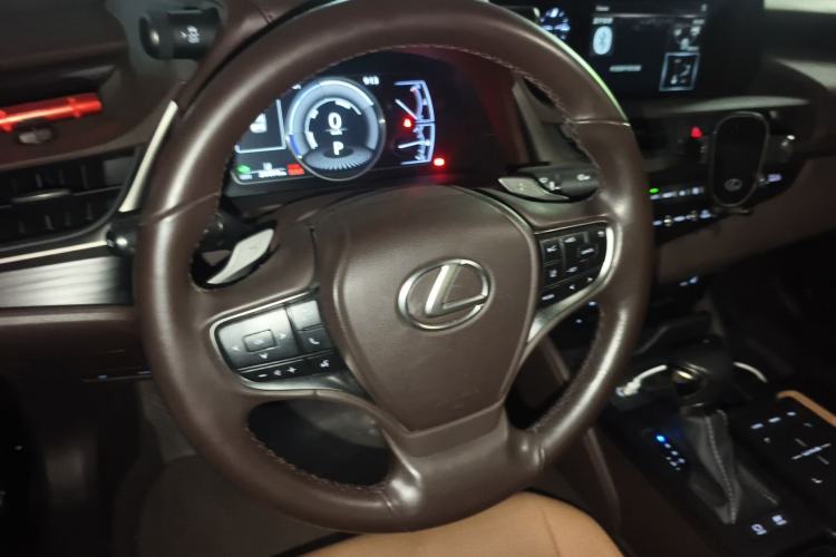 Used Lexus ES 2018 300h Premier Edition China V Standard
