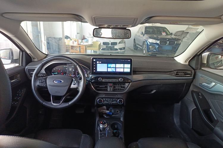 Used Ford Focus Active 2020 EcoBoost 180 Automatic Titanium Edition Center Console