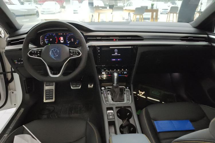 Used Volkswagen FAW-Volkswagen CC 2025 380TSI Striking All-Inclusive Edition Center Console