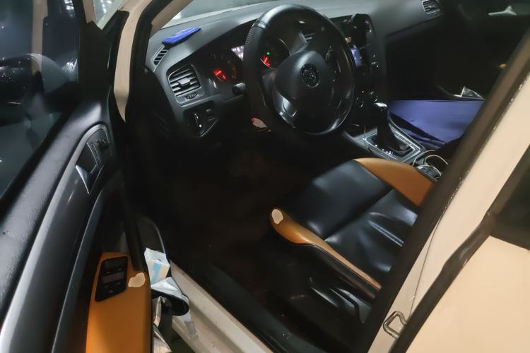 Used Volkswagen Golf 2016 1.6L Automatic Fashion Model
