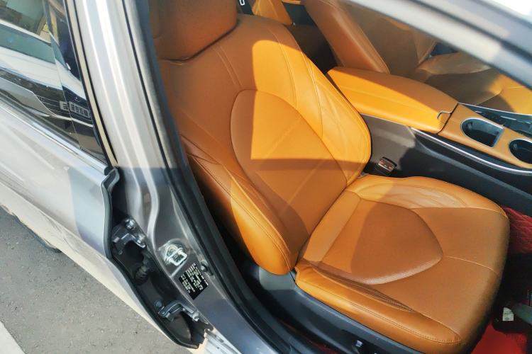 Used Toyota Avalon 2019 2.5L Touring Premium Version China VI Standard
