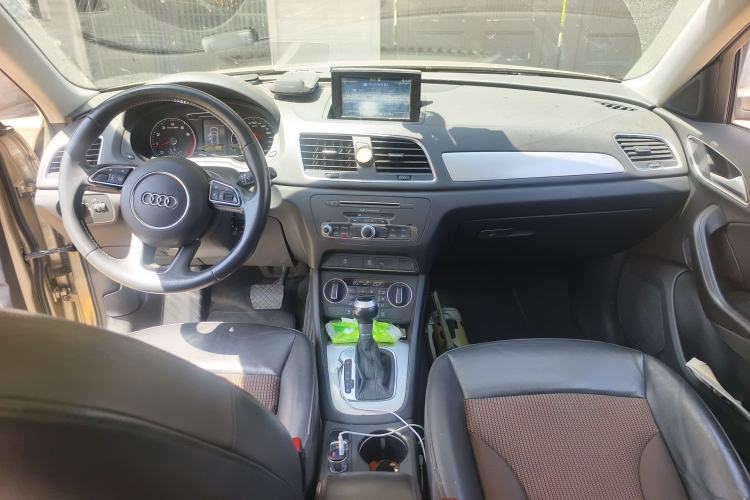 Used Audi Q3 2018 30th Anniversary Edition 35 TFSI Fashion Model Center Console