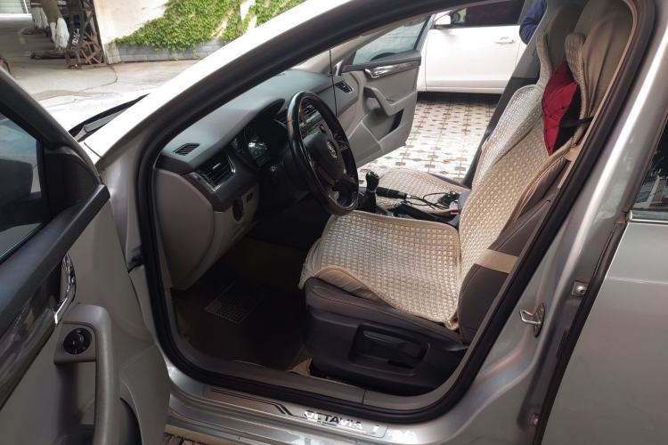 Used Skoda Octavia 2015 1.6L Manual Yijun Edition Driver Seat