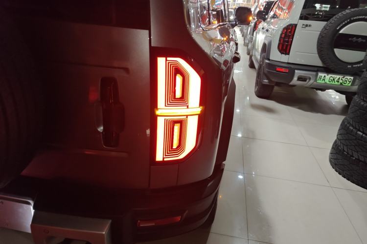 Used Formula Leopard Leopard 5 2023 Explore Edition