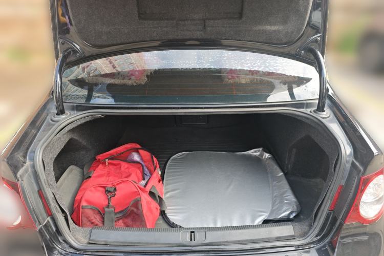 Used Volkswagen Magotan 2011 1.4 TSI Elite Edition Trunk