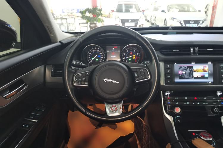 Used Jaguar XFL 2017 XFL 2.0T 200PS Windflower Edition