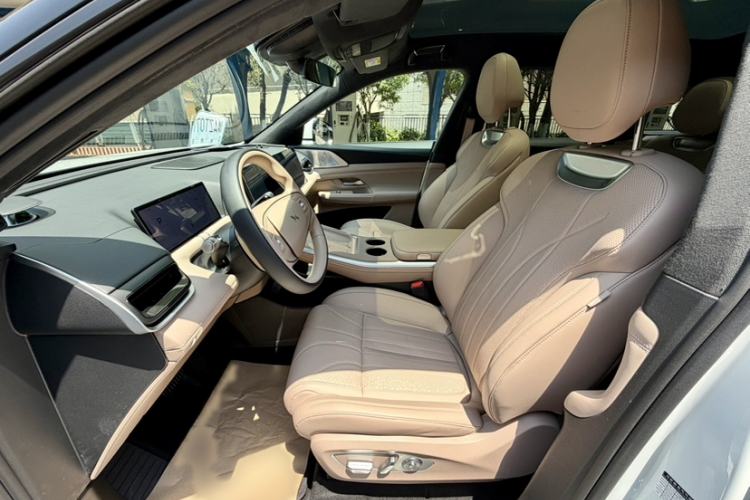 Used XPeng G9 2025 625 Long-Range Max Left Front Seat