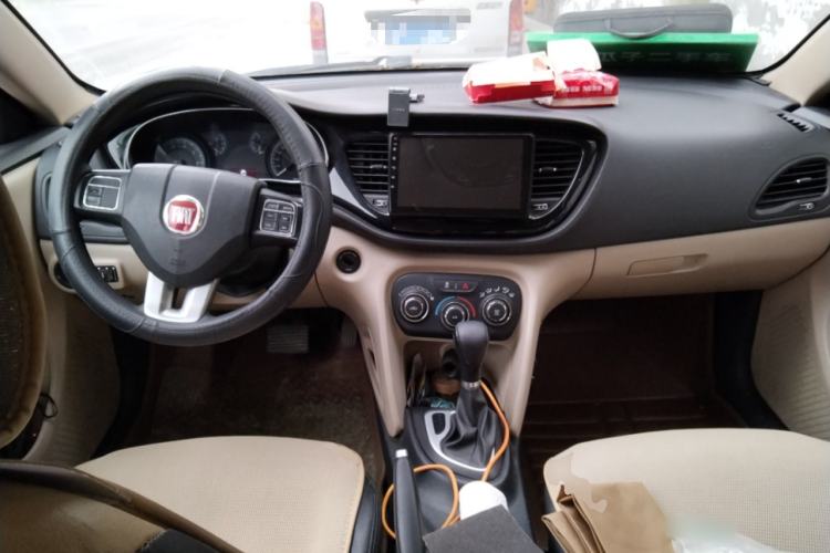 Used Fiat Viaggio 2012 1.4T Automatic Enjoyment Edition Center Console