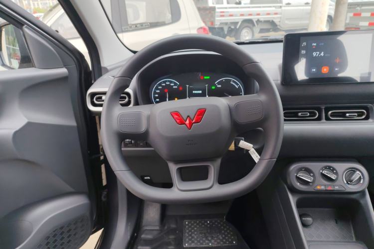 Used Wuling Hongguang New Energy 2025 Extended-Range Hybrid 50 km Standard Version Steering Wheel