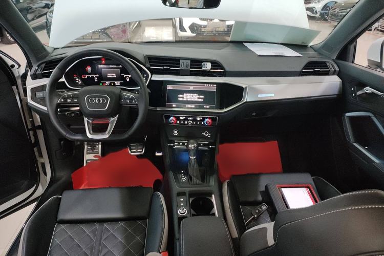 Used Audi Q3 2024 40 TFSI Fashion Dynamic Model
